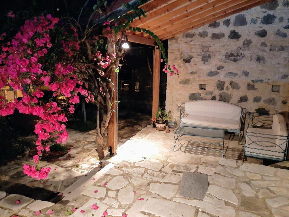 Blue Cottage Apsiou Exterior photo