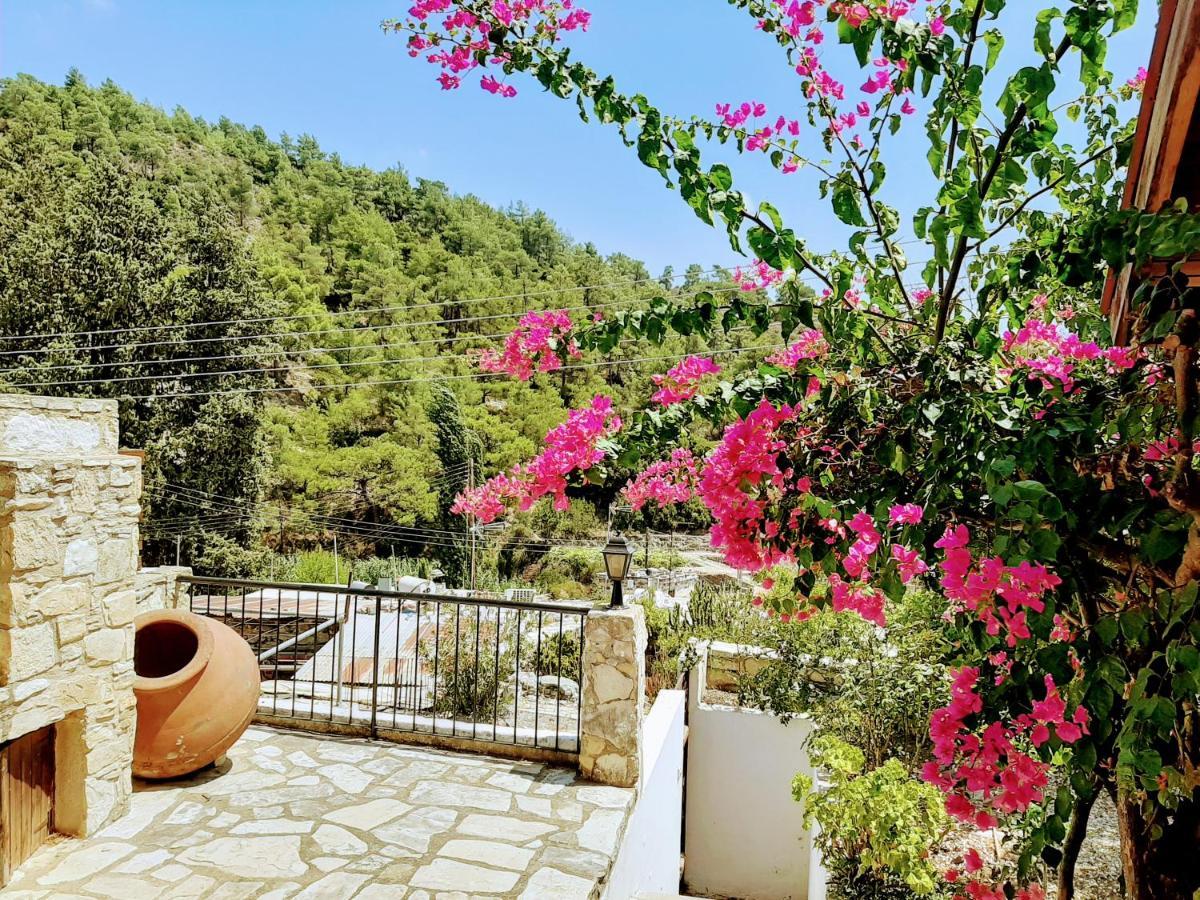 Blue Cottage Apsiou Exterior photo
