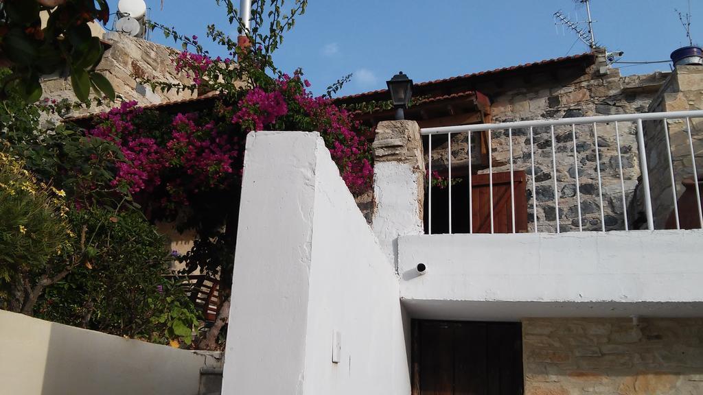 Blue Cottage Apsiou Exterior photo