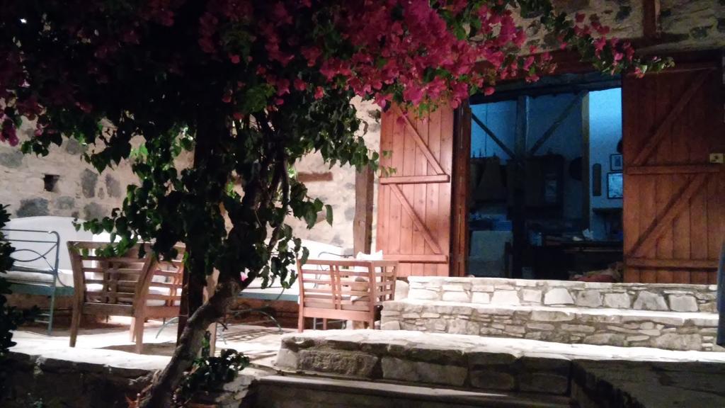 Blue Cottage Apsiou Exterior photo