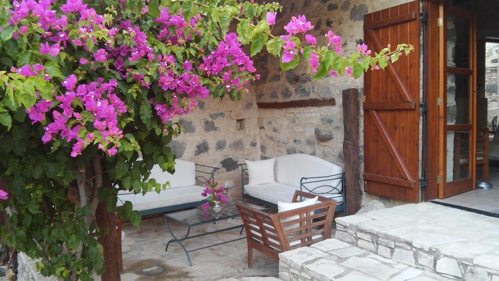 Blue Cottage Apsiou Exterior photo