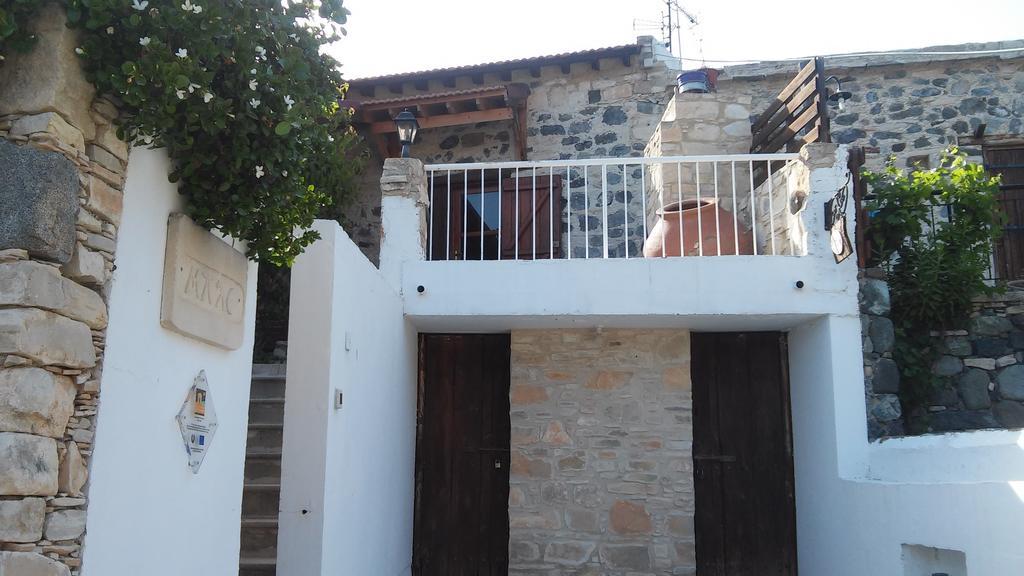 Blue Cottage Apsiou Exterior photo