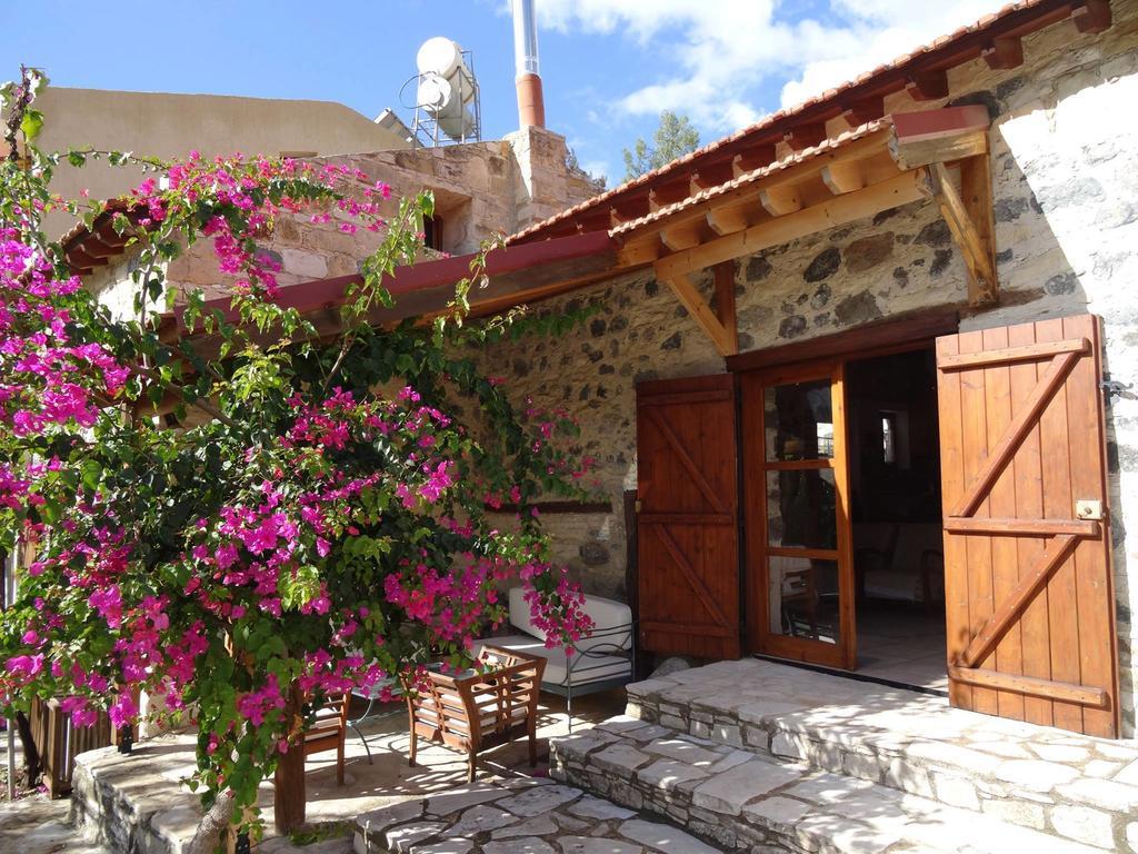 Blue Cottage Apsiou Exterior photo